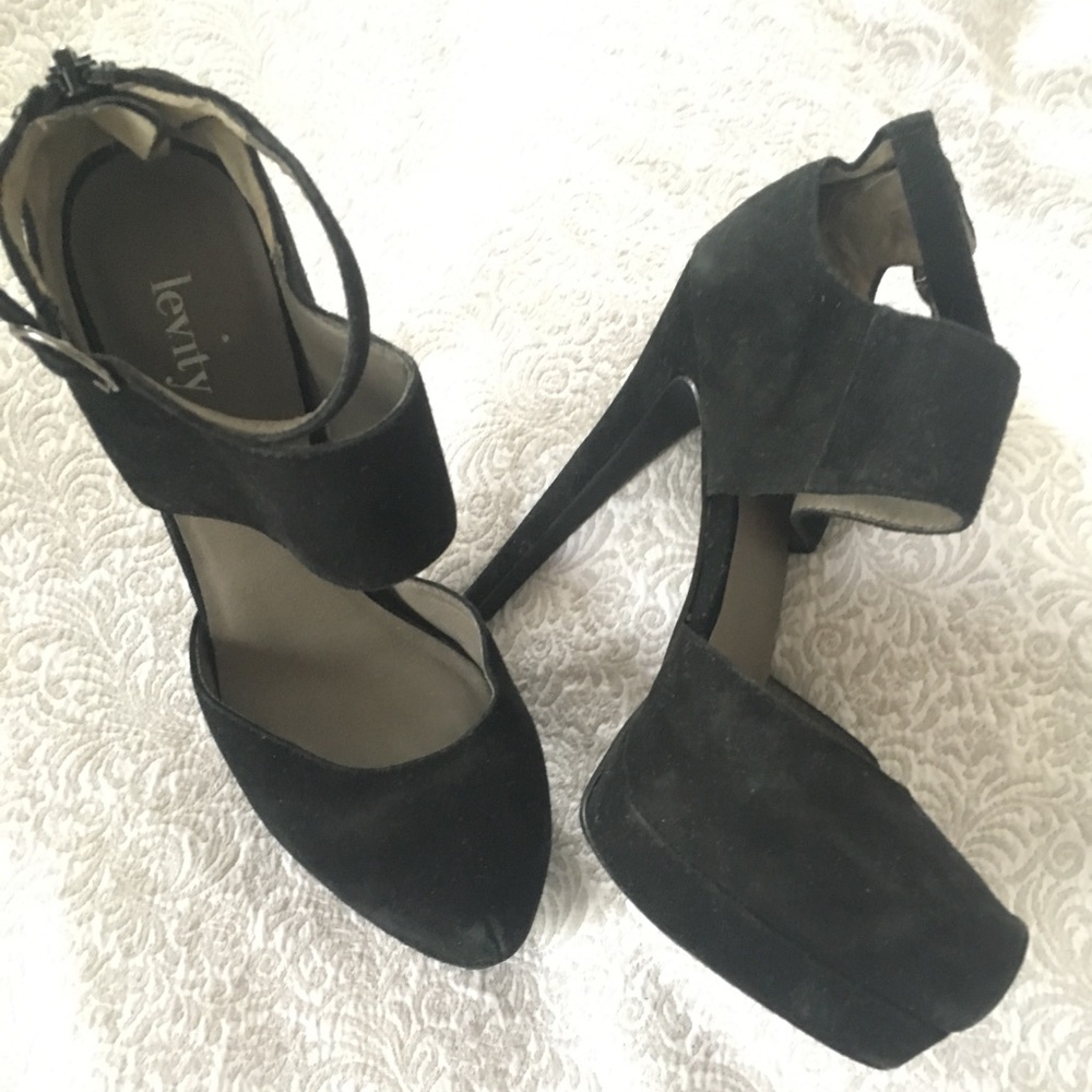 Black Pumps, Levity, Size 6 1/2